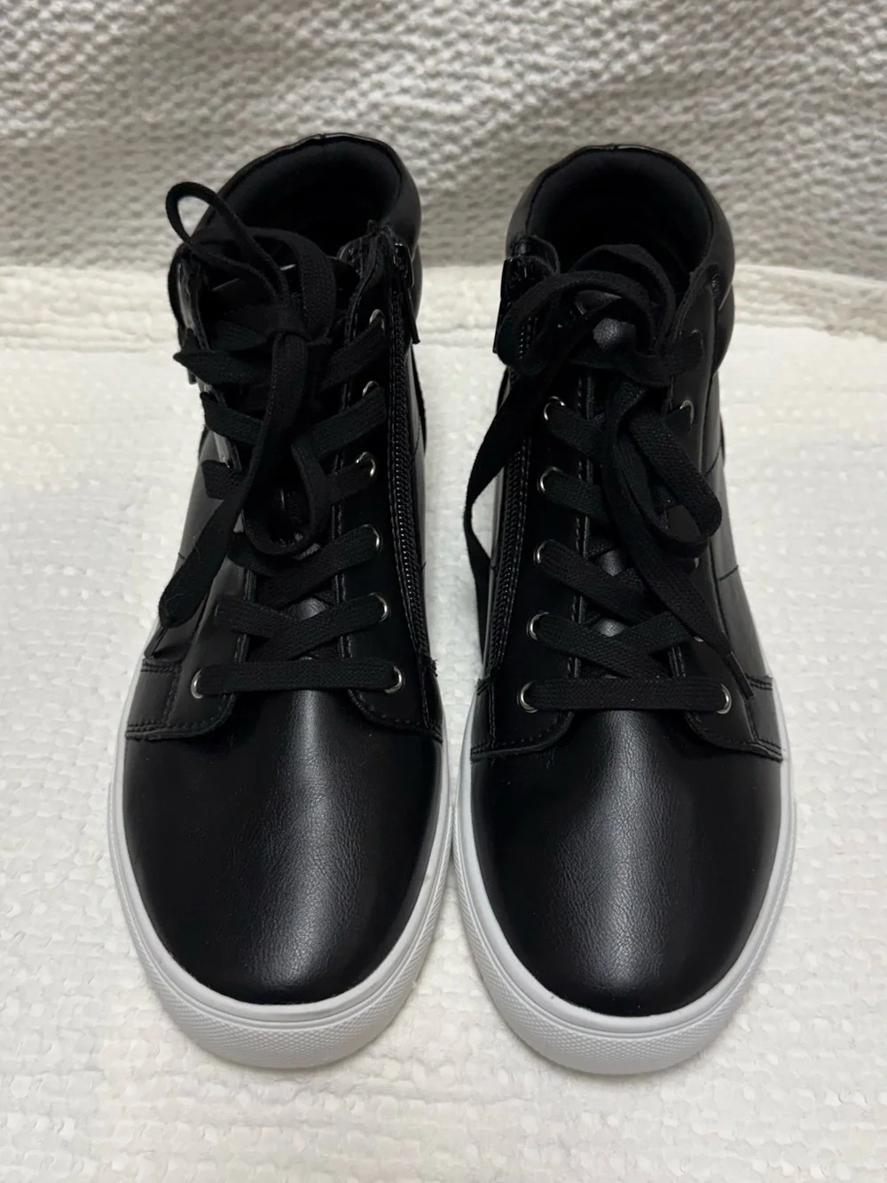 DV by Dolce Vita Black High-Top Sneakers | Side Zip | Size 9
